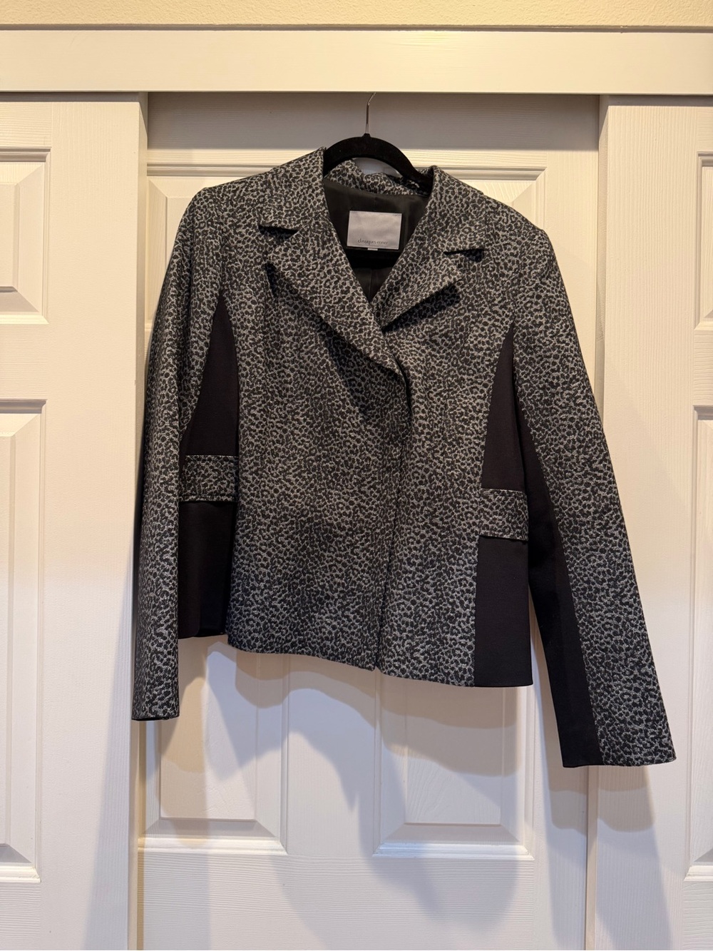 Classiques Entier Gray Leopard-Print Contrast Blazer